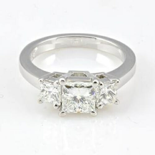 example of princess cut diamond enagagement ring